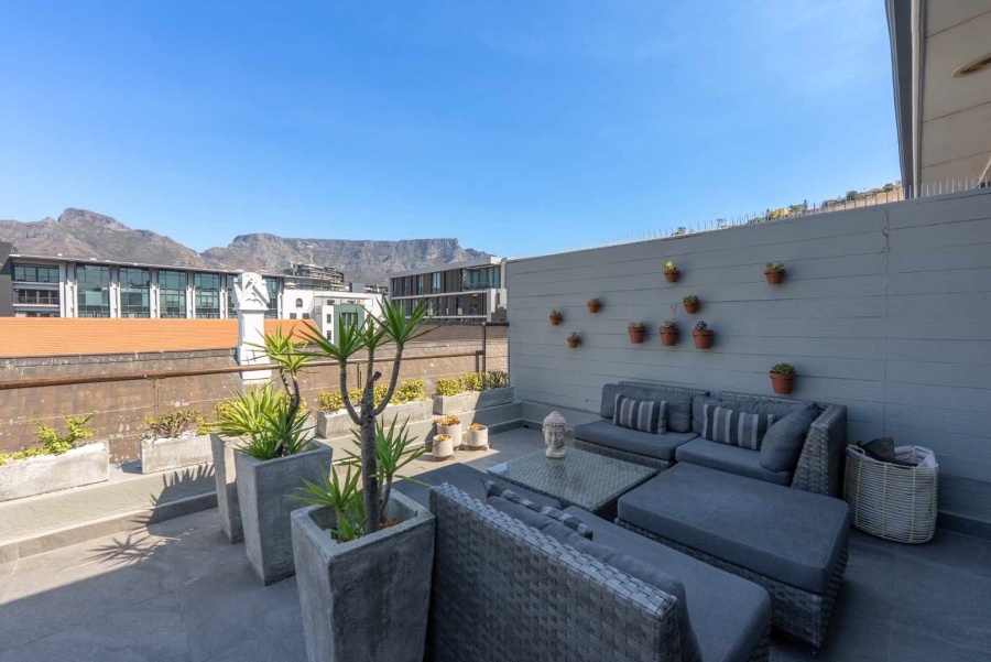2 Bedroom Property for Sale in Green Point Western Cape